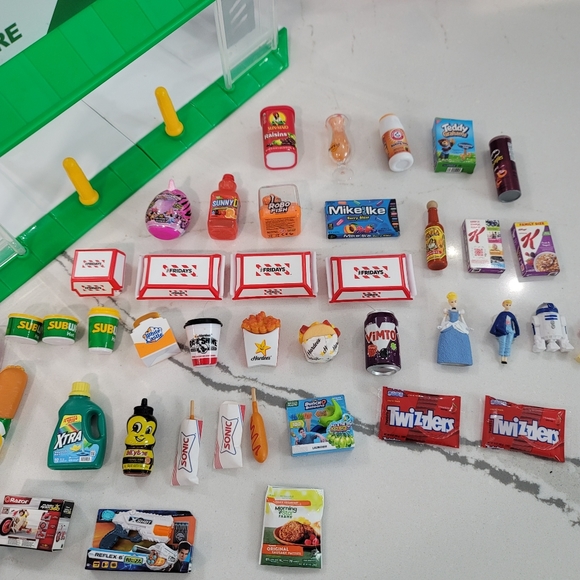 Zuru Mini brands 24 mini store plus around 50 of mini brand items - Picture 10 of 11